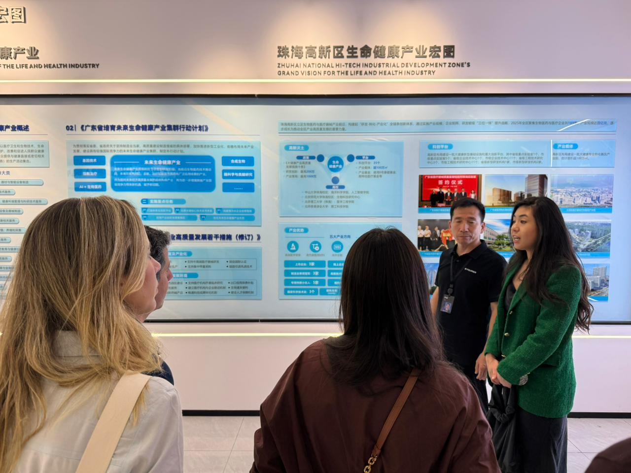 Apresentação institucional em hospital chinês durante a imersão CHI